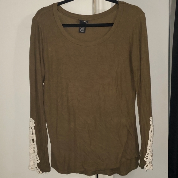 2/$5 Rue21 Longsleeve Top - Picture 1 of 5